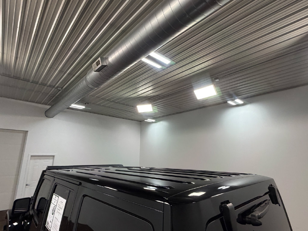 Used 2015 Jeep Wrangler Unlimited Sahara w/ Connectivity Group AWD/4WD image 44