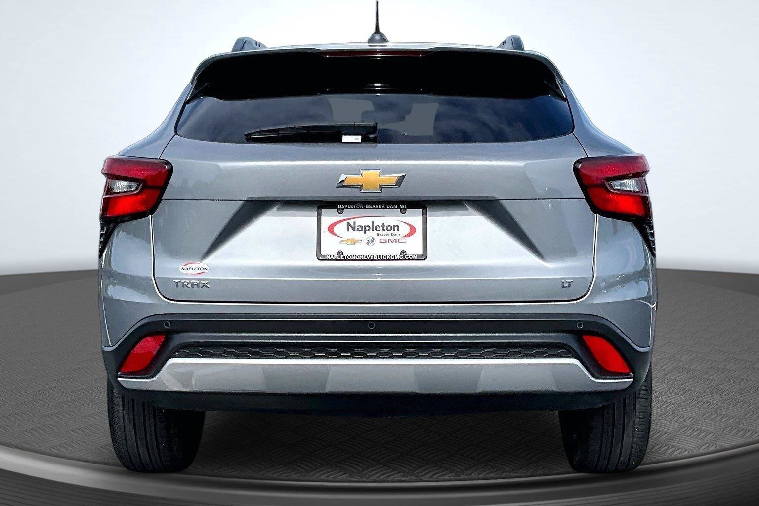 Used 2024 Chevrolet Trax LT w/ Driver Confidence Package FWD image 4
