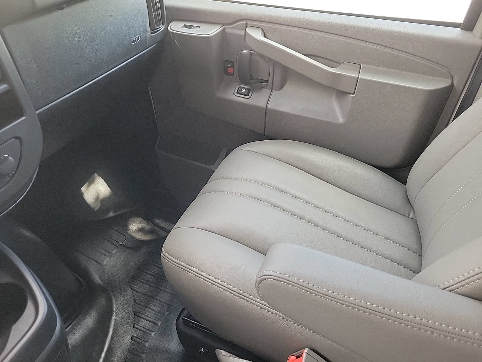 New 2025 GMC Savana 2500 Extended w/ Driver Convenience Package RWD image 16
