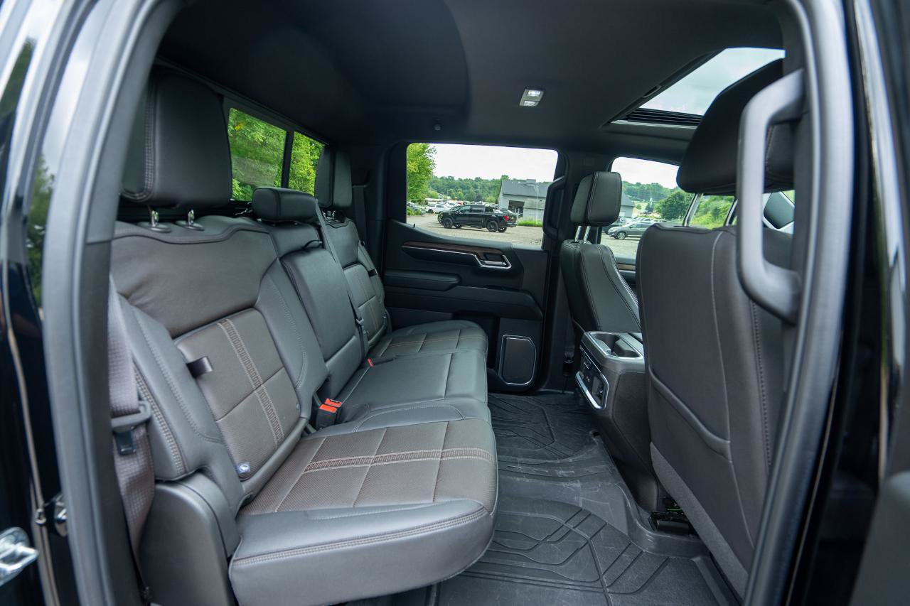 Used 2023 Chevrolet Silverado 1500 High Country w/ High Country Premium Package AWD/4WD image 28