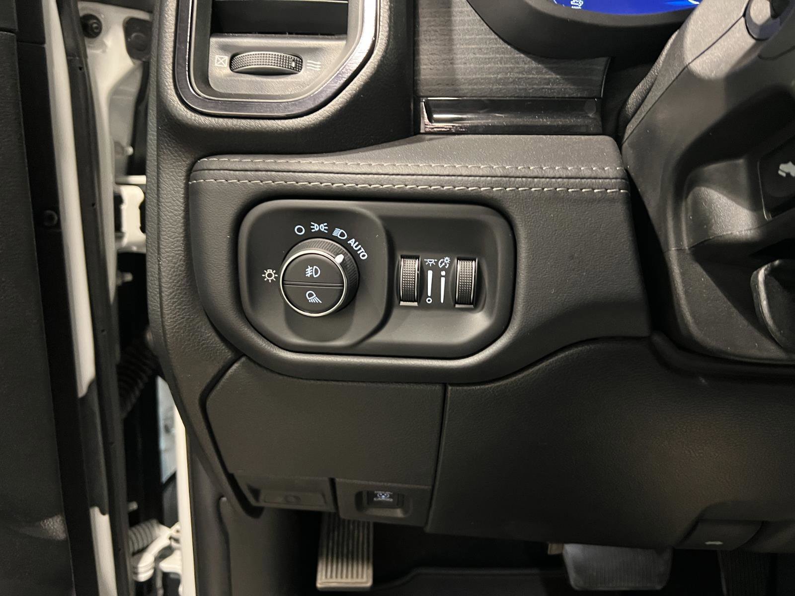 Used 2023 RAM 2500 Limited image 15