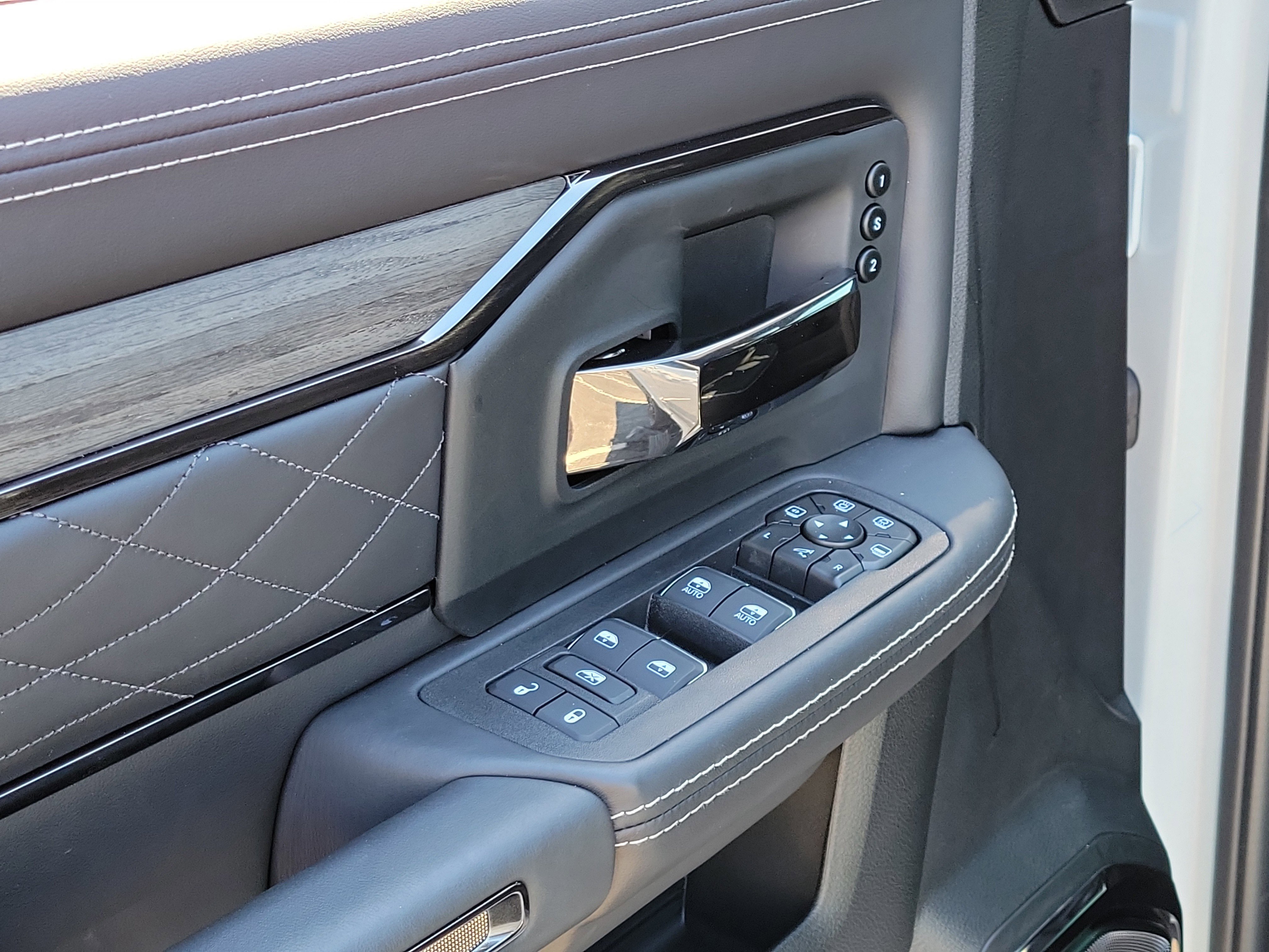 New 2026 RAM 2500 Limited AWD/4WD image 16
