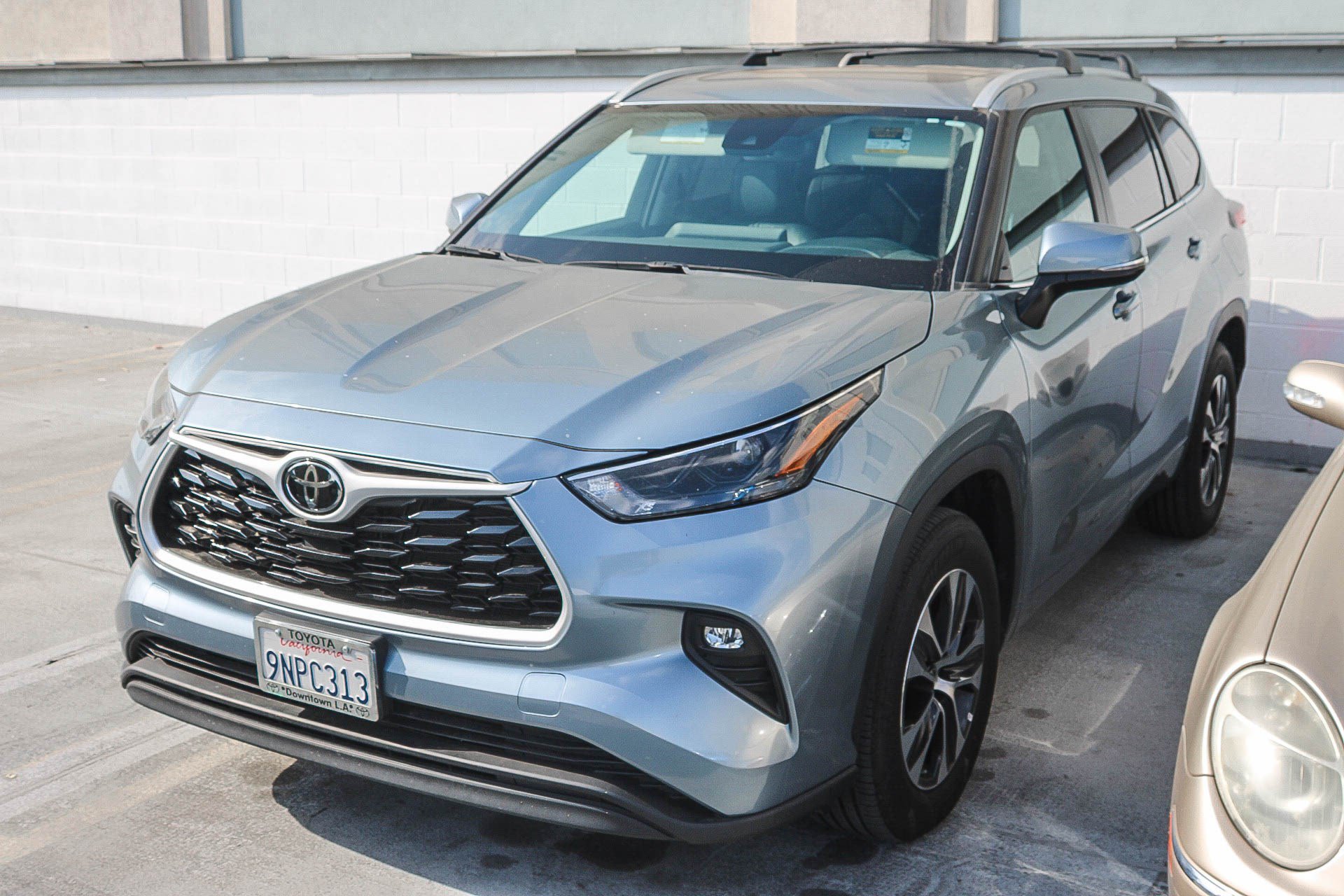 Used 2024 Toyota Highlander XLE FWD image 5