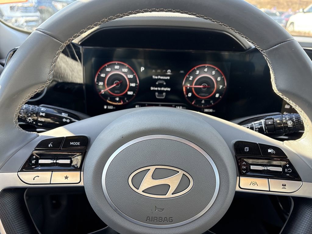 Used 2025 Hyundai Elantra SEL image 14