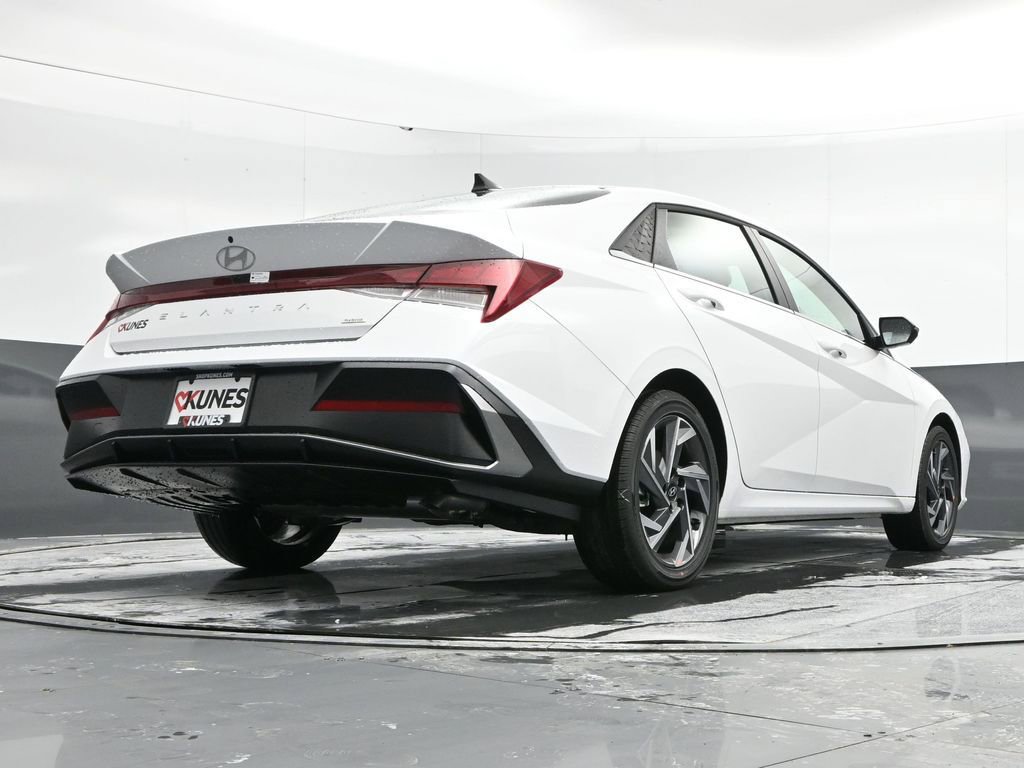 Used 2025 Hyundai Elantra Limited FWD image 47
