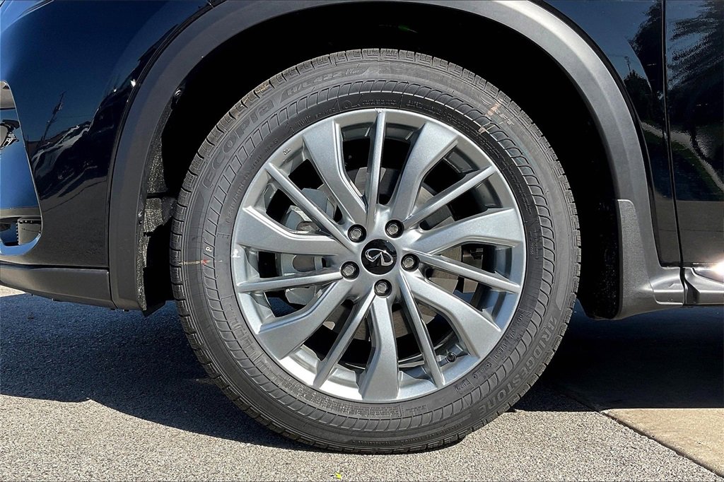 New 2025 INFINITI QX50 Luxe image 12