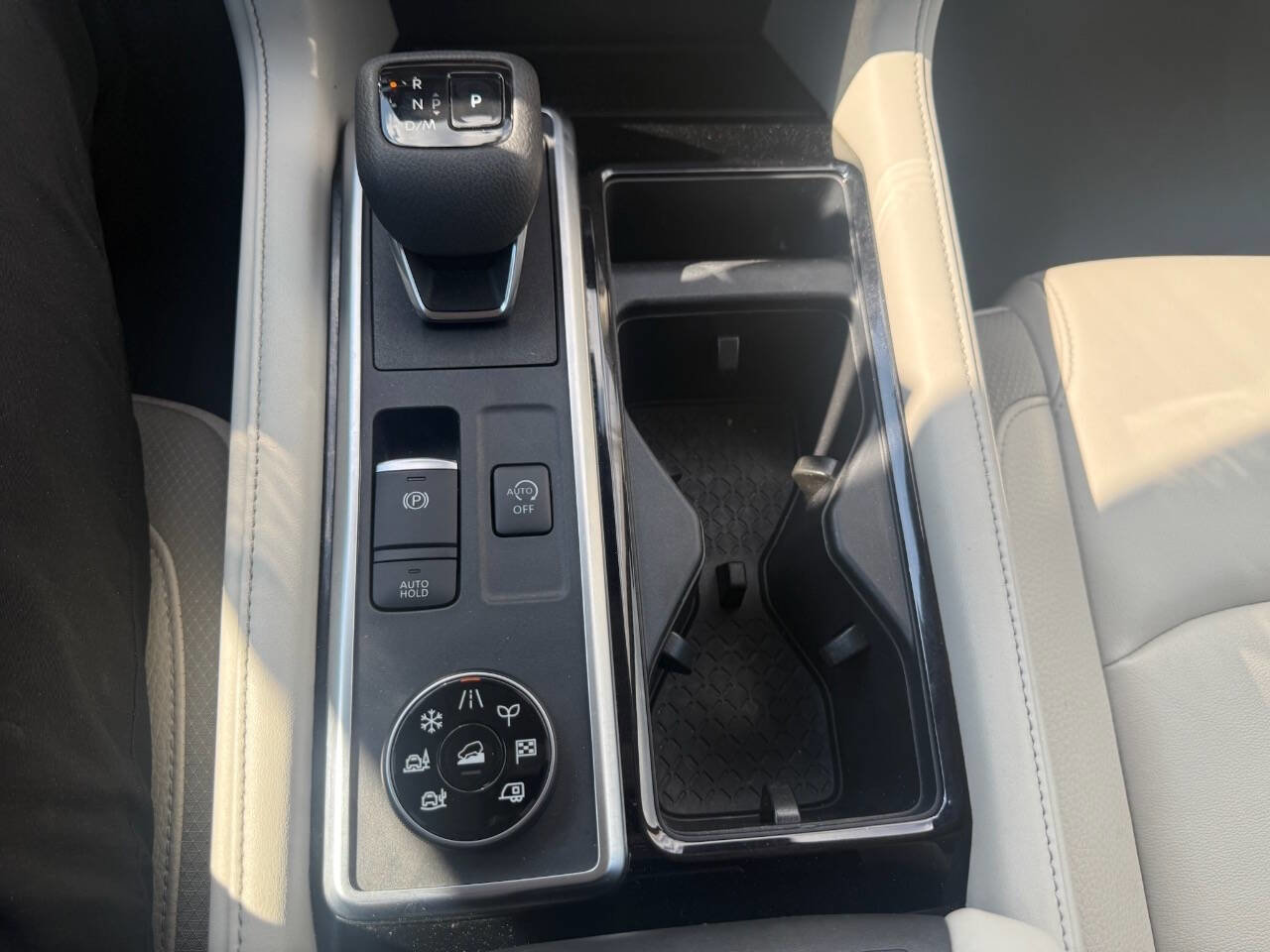 Used 2023 Nissan Pathfinder SL image 24