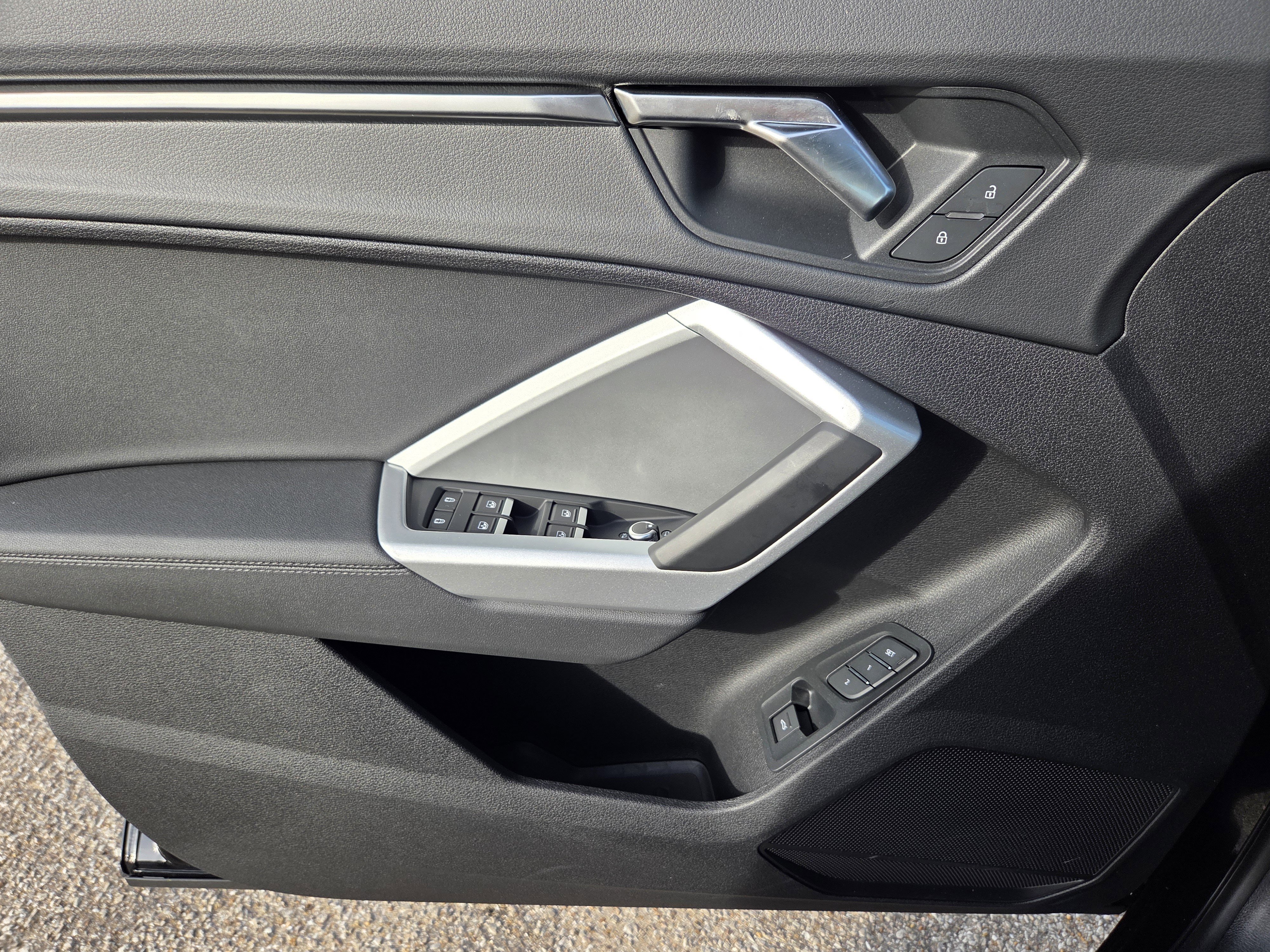 Used 2025 Audi Q3 2.0T Premium w/ Convenience Package image 9