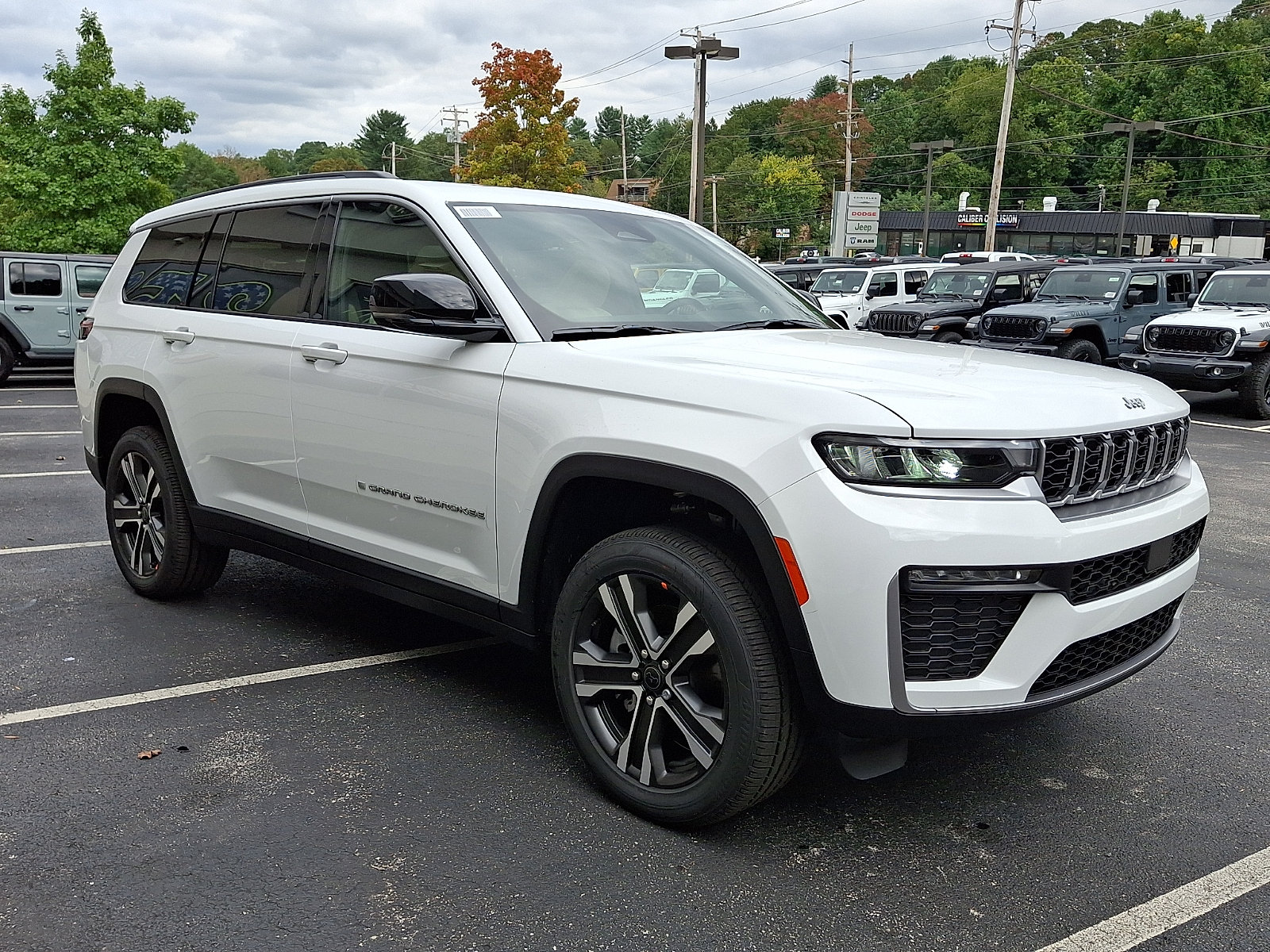 New 2027 Jeep Grand Cherokee L Limited AWD/4WD image 2