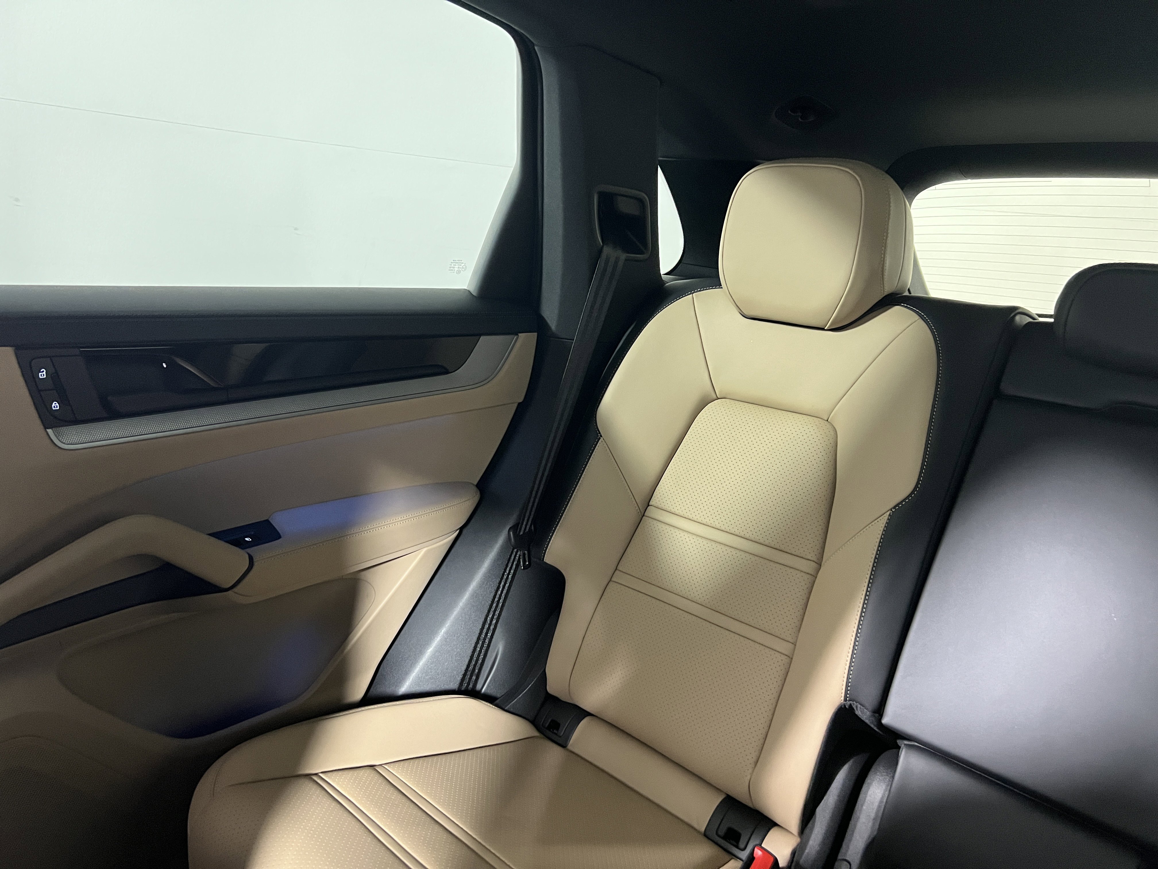 Certified 2026 Porsche Cayenne E-Hybrid AWD/4WD image 15