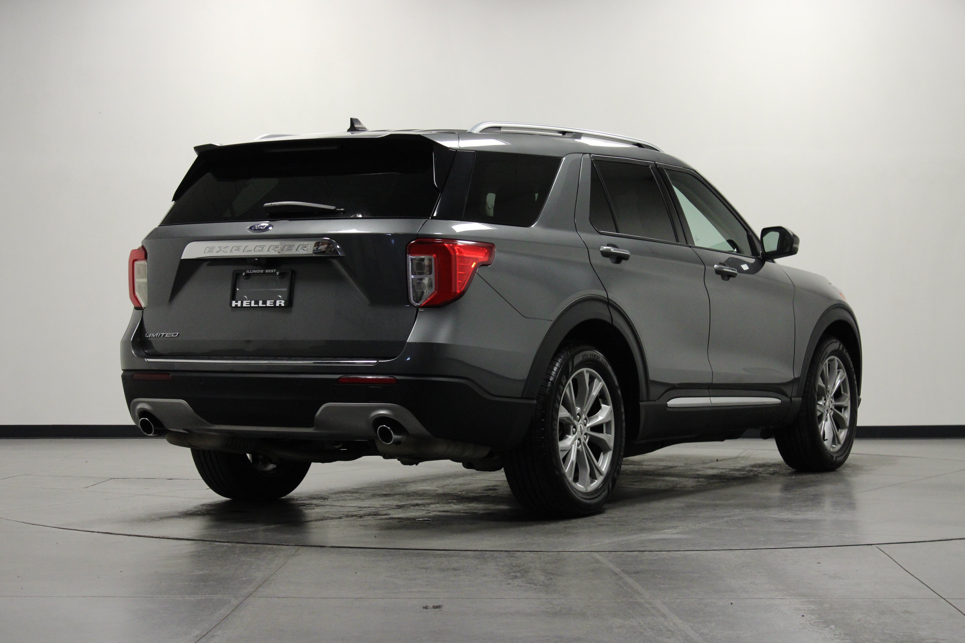 Used 2023 Ford Explorer Limited w/ Equipment Group 301A RWD image 4