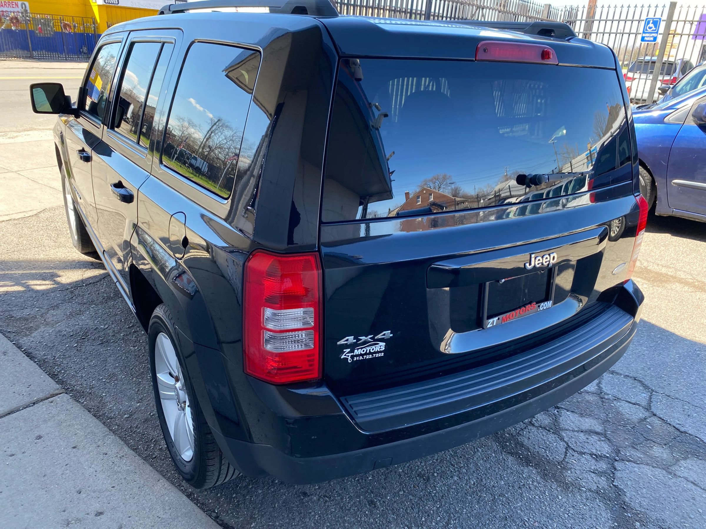 Used 2015 Jeep Patriot Latitude image 2