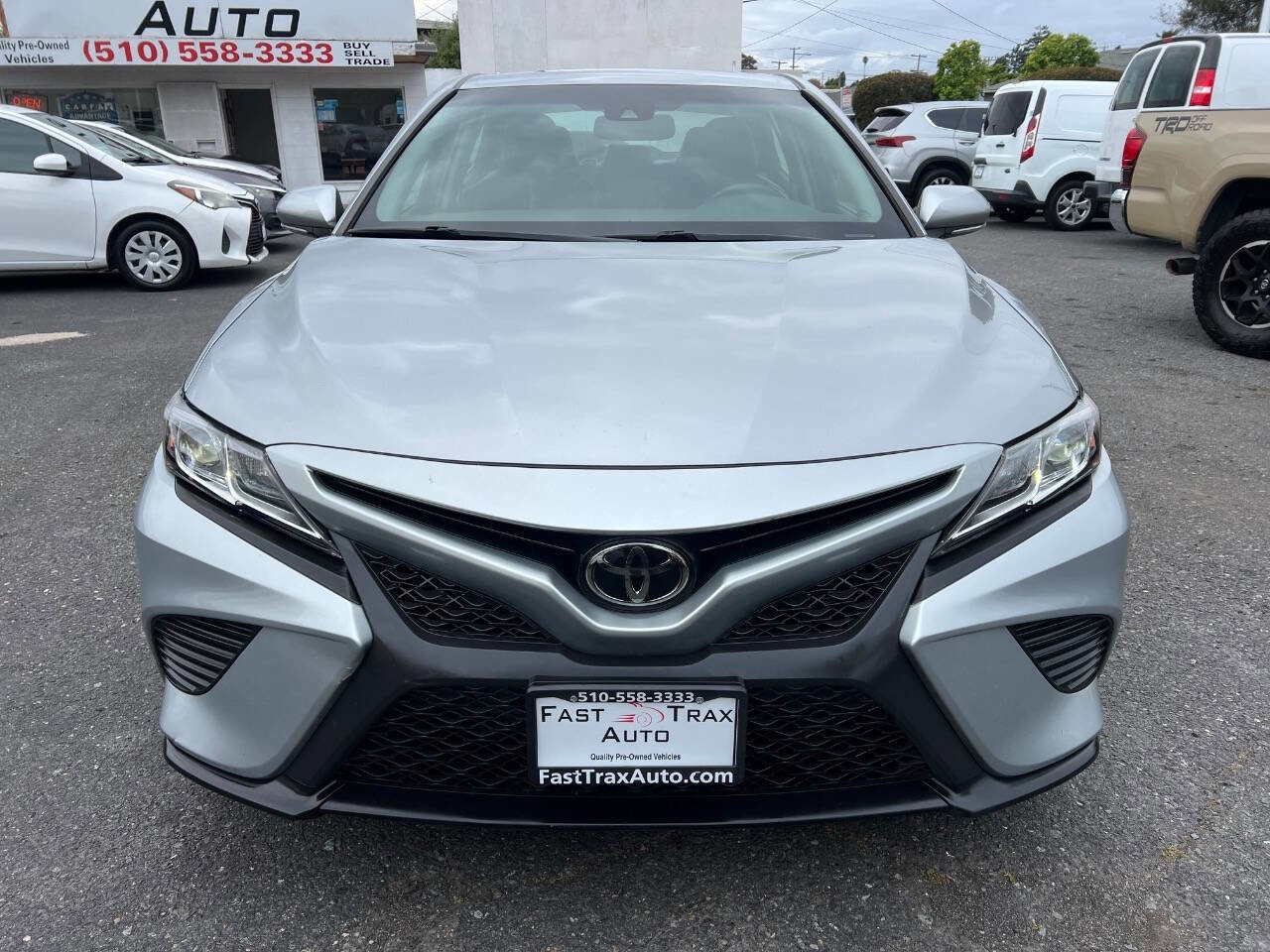 Used 2018 Toyota Camry SE w/ Convenience Package FWD image 5
