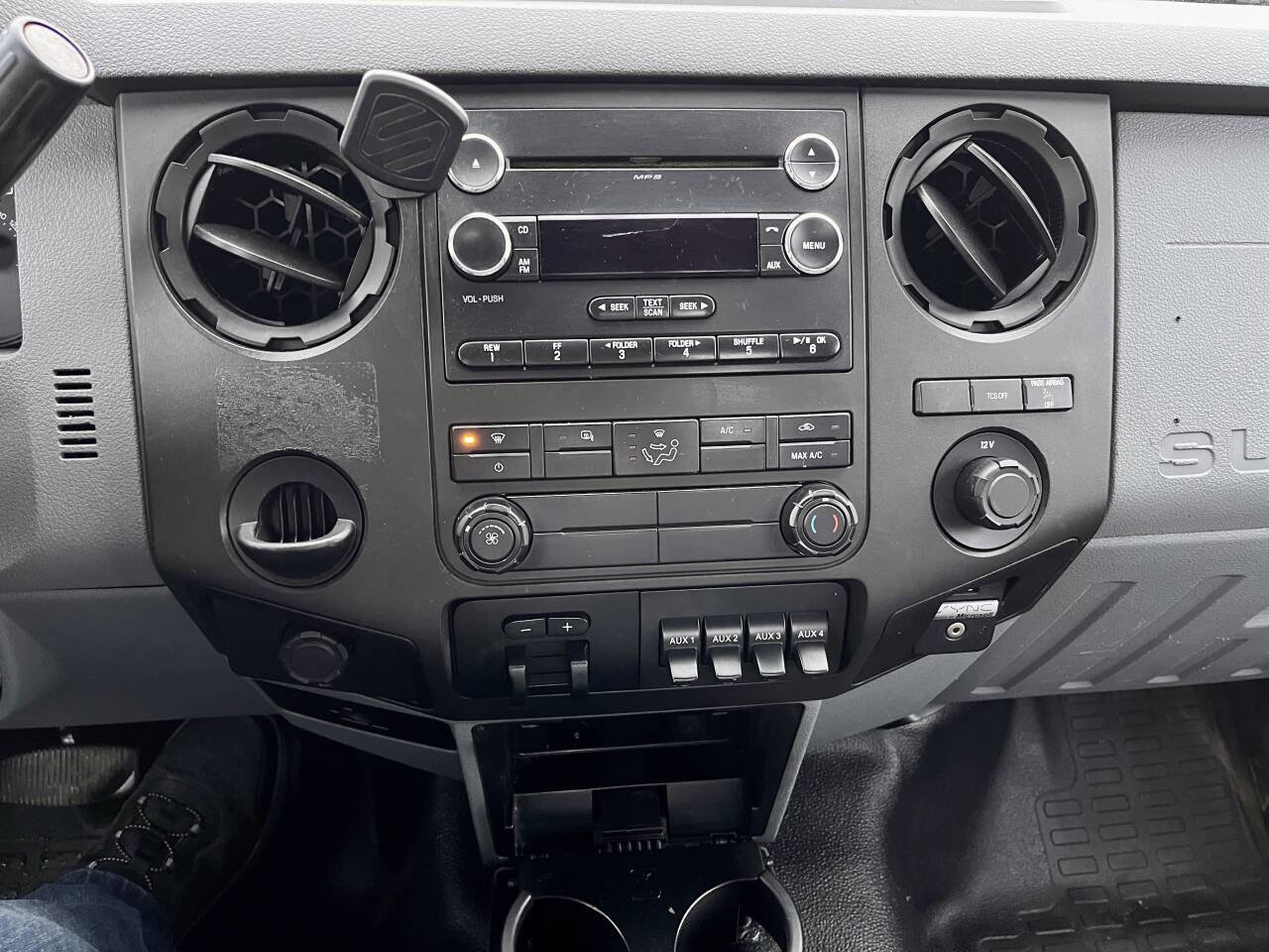 Used 2014 Ford F550 2WD Regular Cab Super Duty image 16