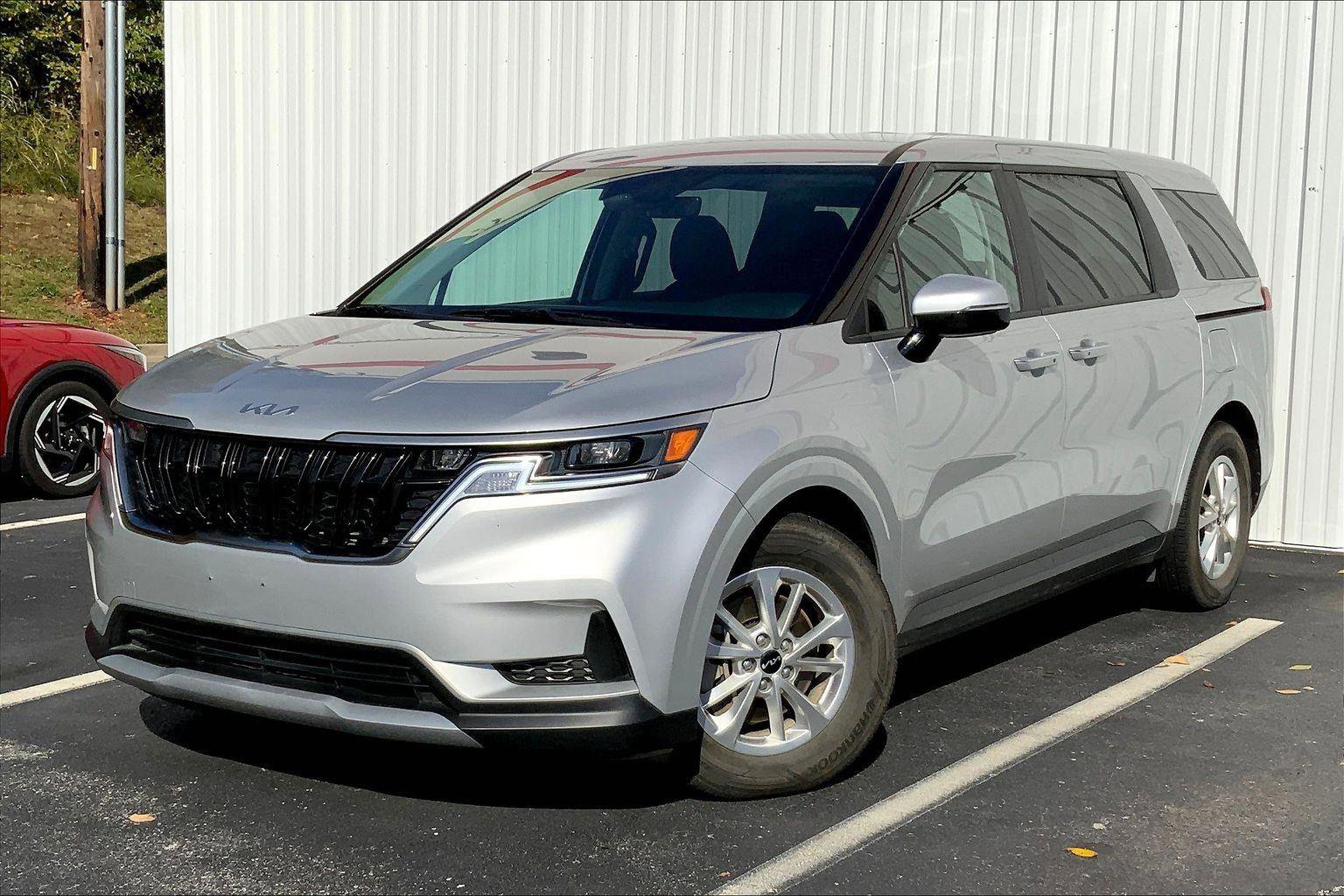 Used 2023 Kia Carnival LX