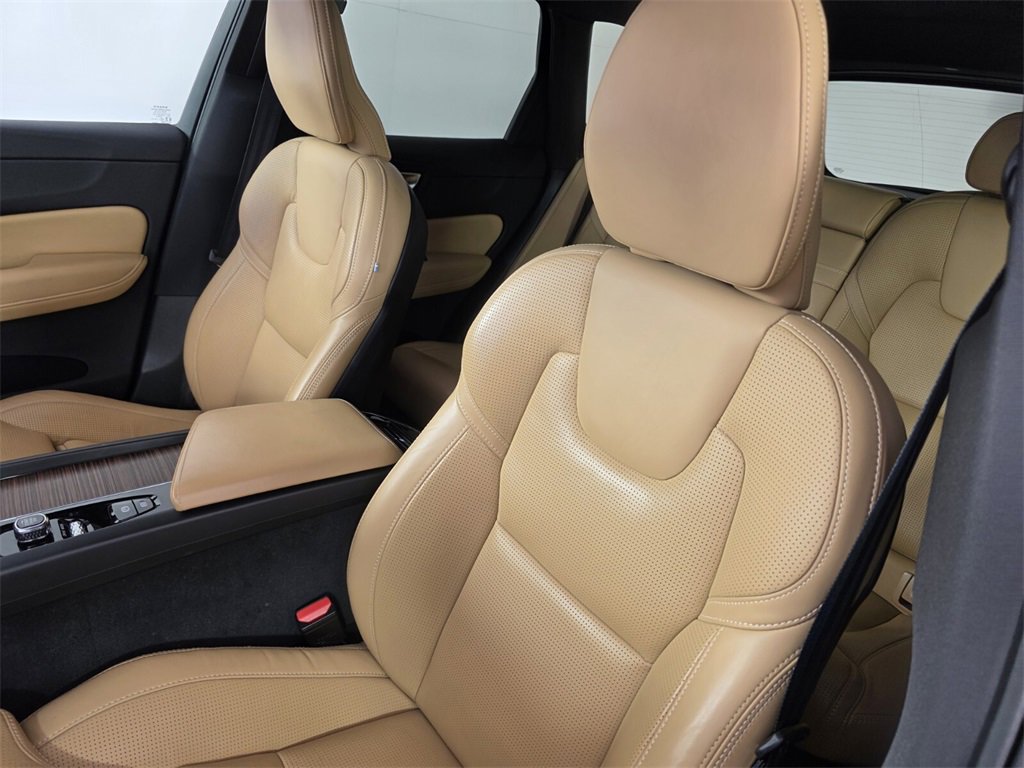 Used 2021 Volvo XC60 T5 Inscription w/ Protection Package Premier image 11