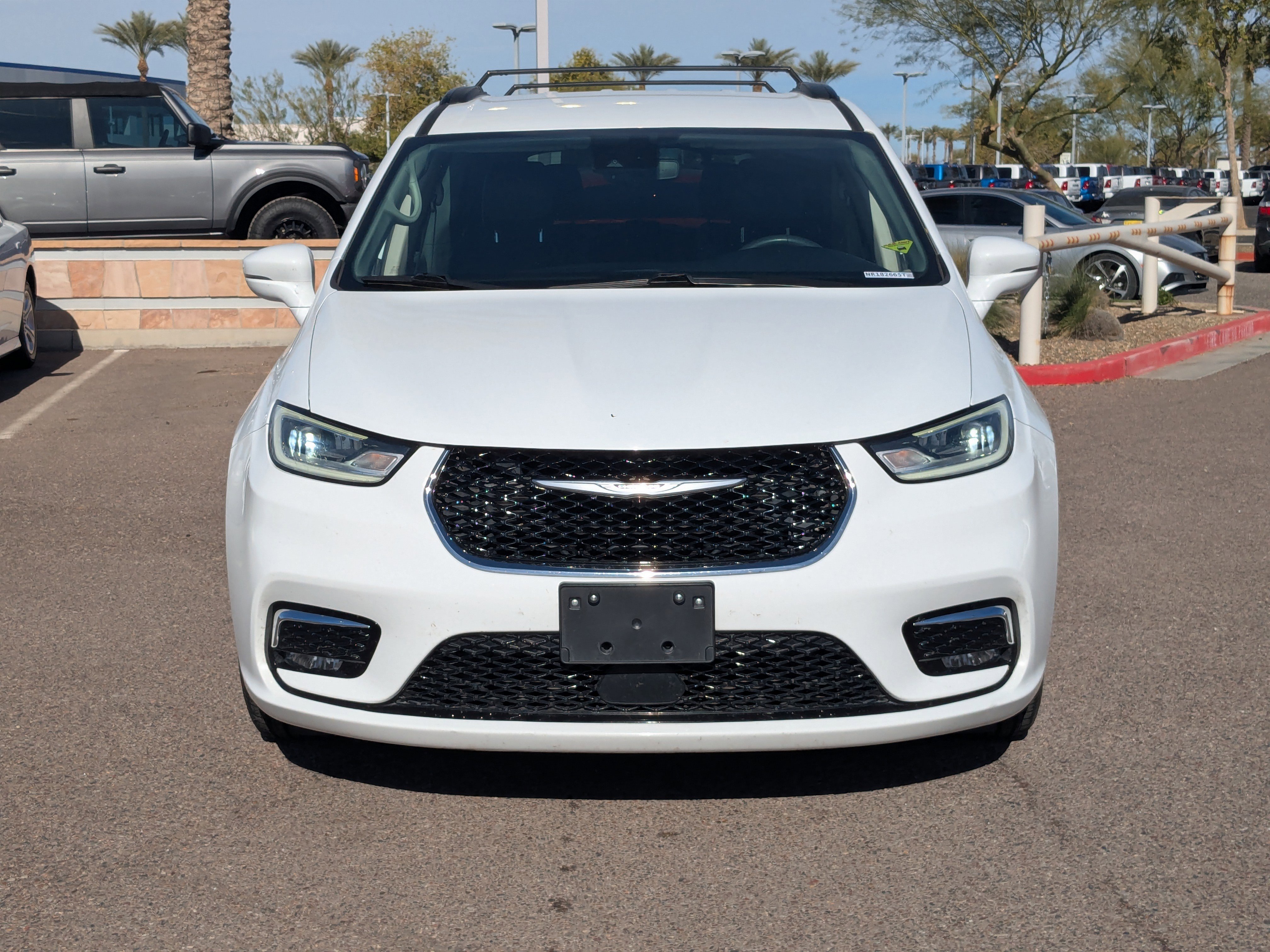 Used 2022 Chrysler Pacifica Touring-L image 8