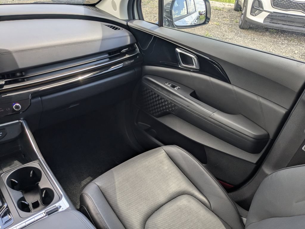 Used 2025 Kia Carnival SX Prestige FWD image 25