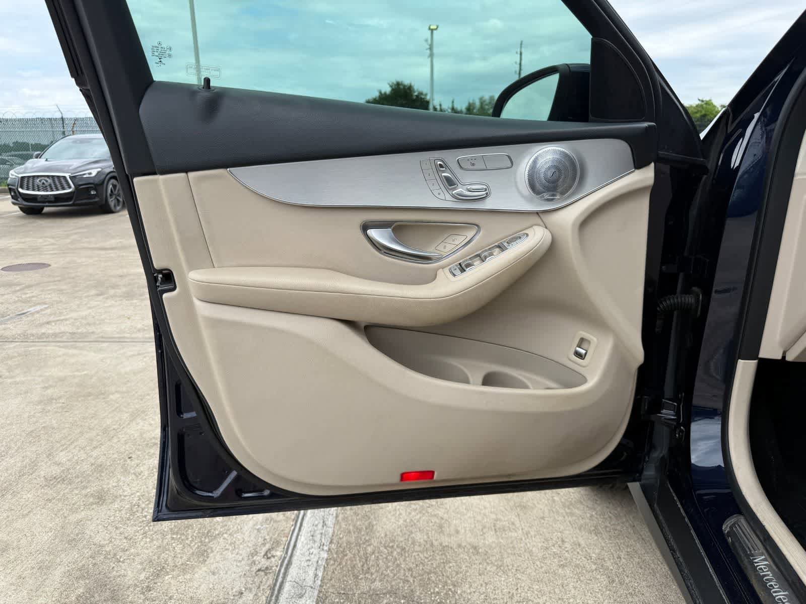 Used 2020 Mercedes-Benz GLC 300 image 17