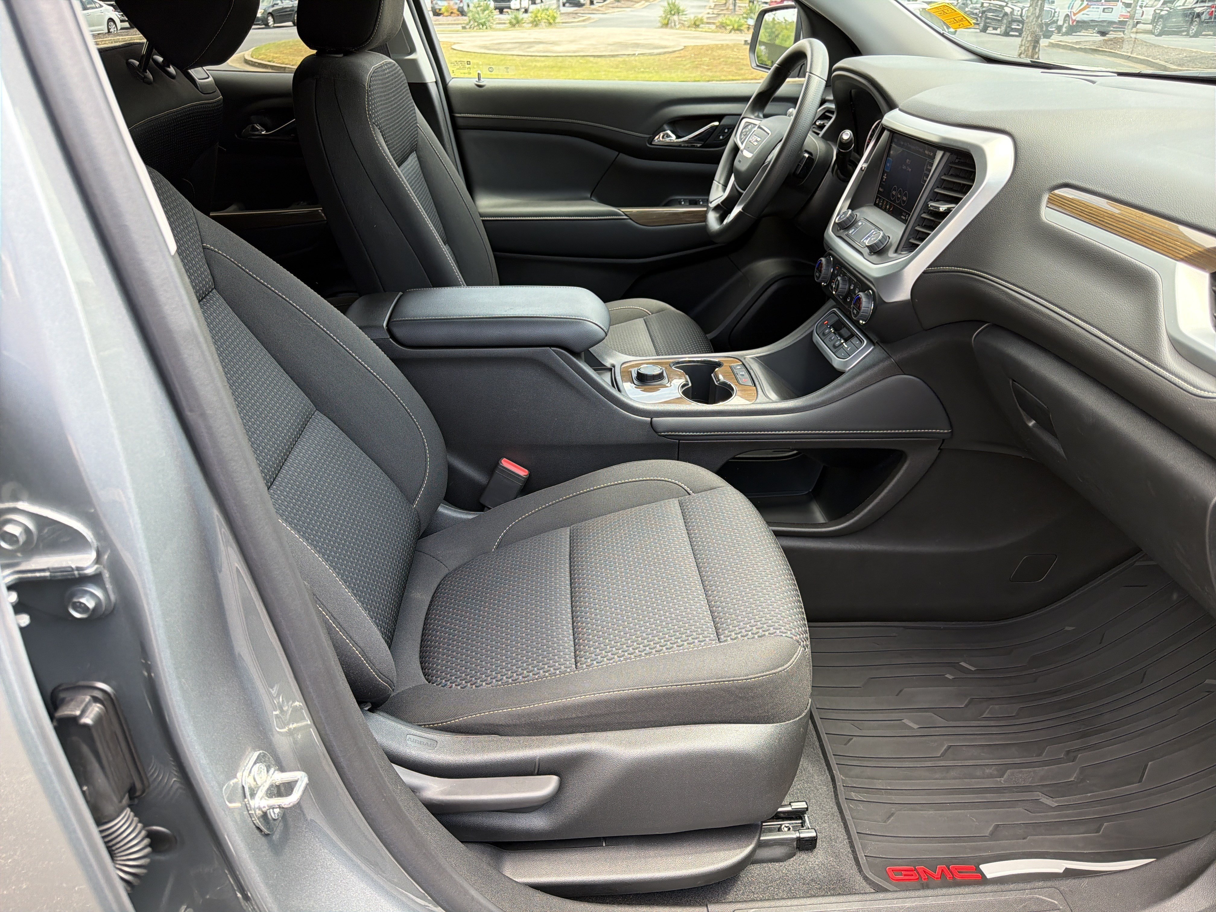 Used 2023 GMC Acadia SLE AWD/4WD image 13