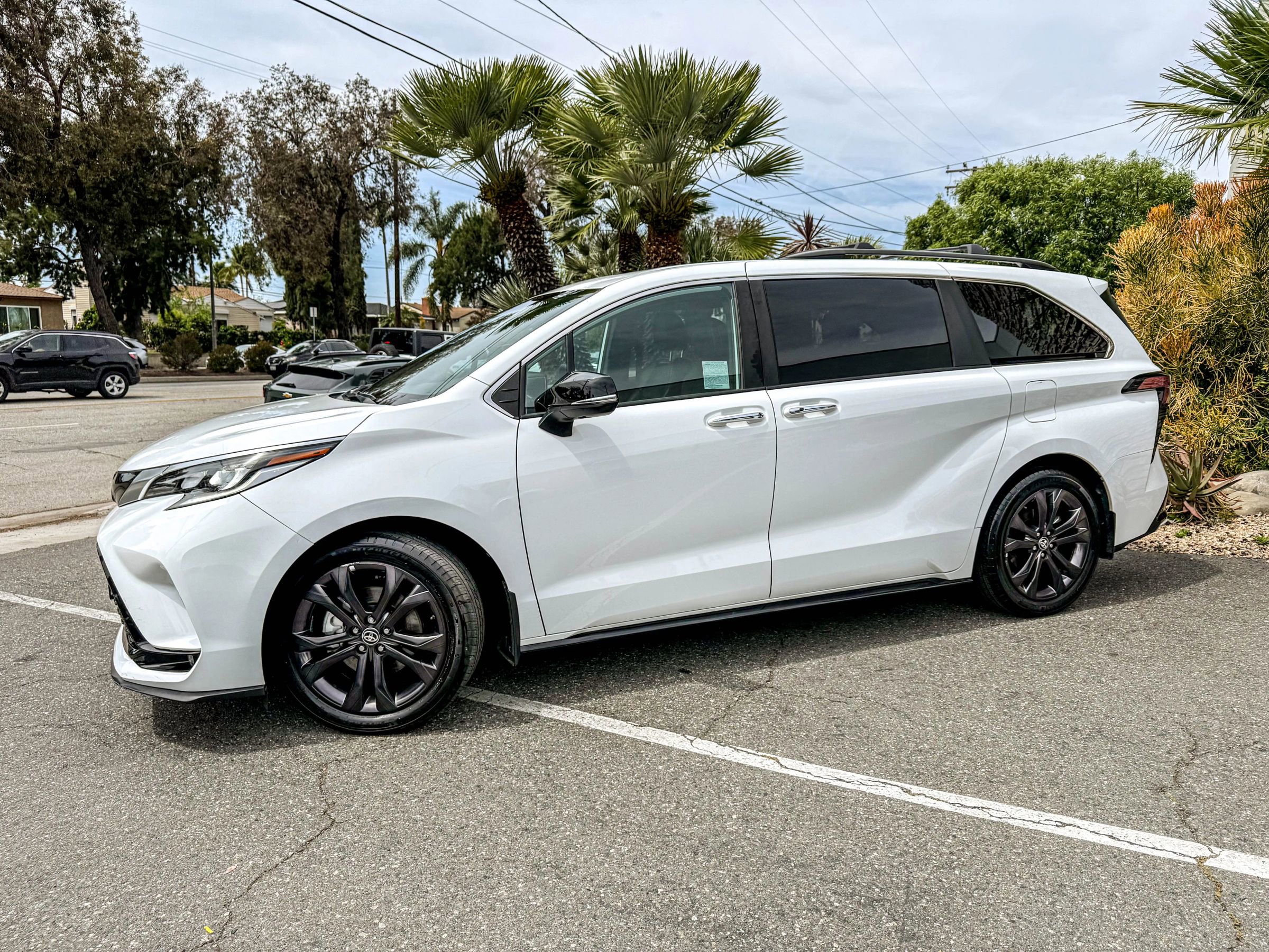 Used 2024 Toyota Sienna XSE w/ XSE Premium Package FWD image 6