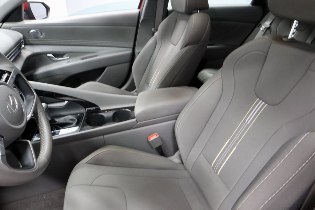 Certified 2025 Hyundai Elantra SEL FWD image 26