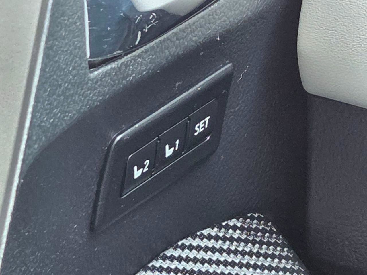 Used 2014 Toyota RAV4 Limited image 25