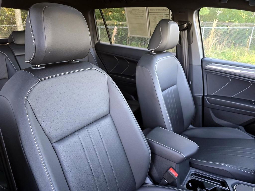 Used 2024 Volkswagen Tiguan SE R-Line image 37