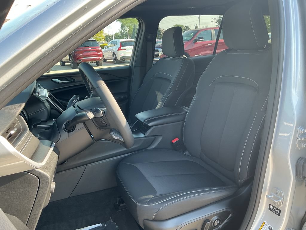 Certified 2025 Jeep Grand Cherokee L Laredo w/ Luxury Tech Group I AWD/4WD image 11