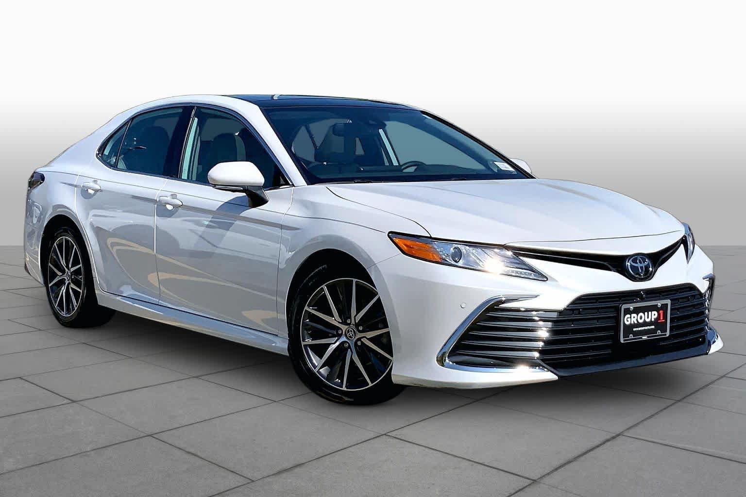 Used 2023 Toyota Camry XLE w/ Navigation Package FWD image 3