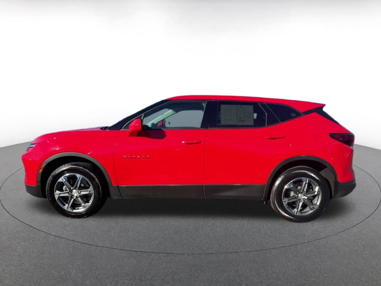 Used 2025 Chevrolet Blazer LT FWD image 7