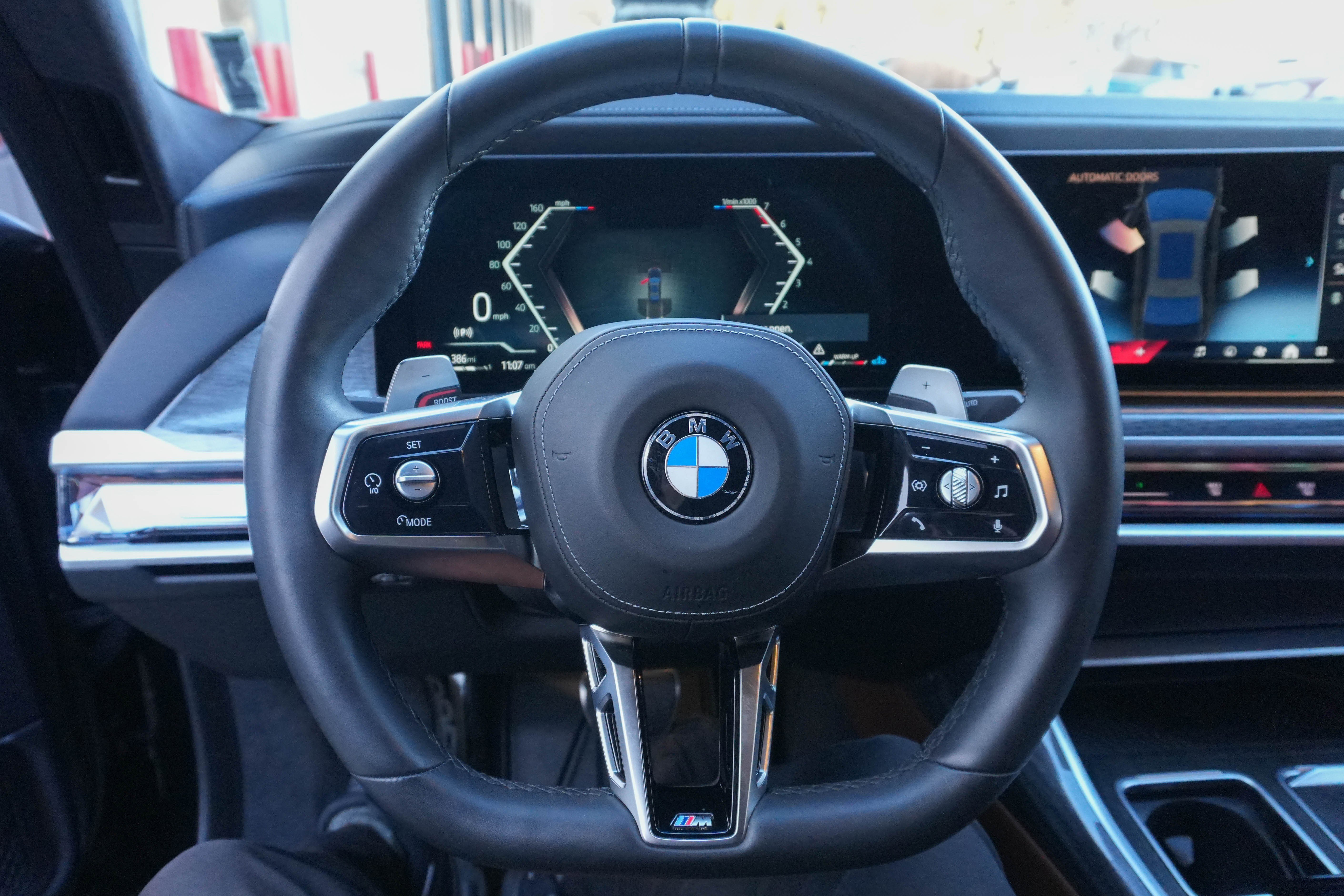 Certified 2023 BMW 760i xDrive w/ Executive Package image 18