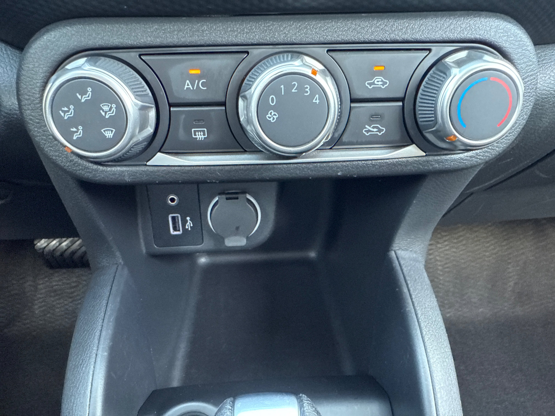 Used 2025 Nissan Kicks Play S FWD image 25