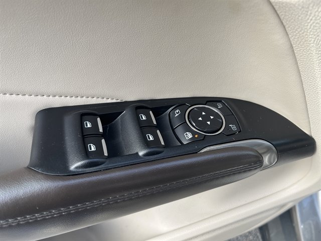 Used 2017 Lincoln MKC Select w/ Select Plus Package FWD image 19