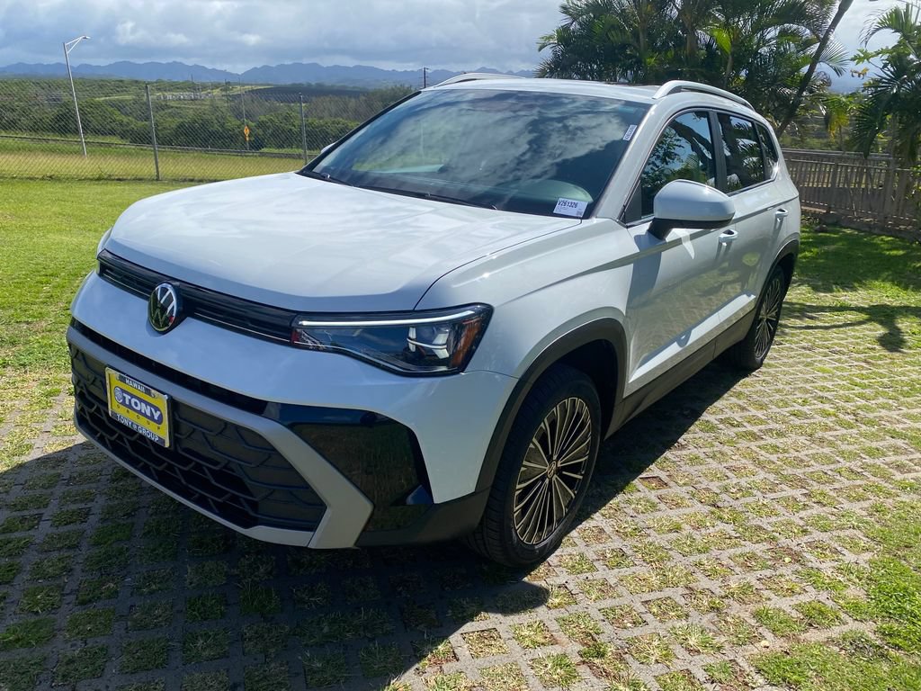 New 2026 Volkswagen Taos SE FWD image 3
