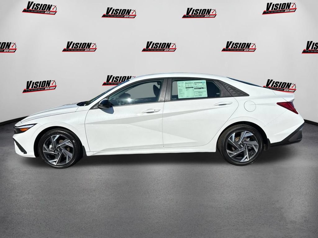 New 2025 Hyundai Elantra SEL FWD image 8