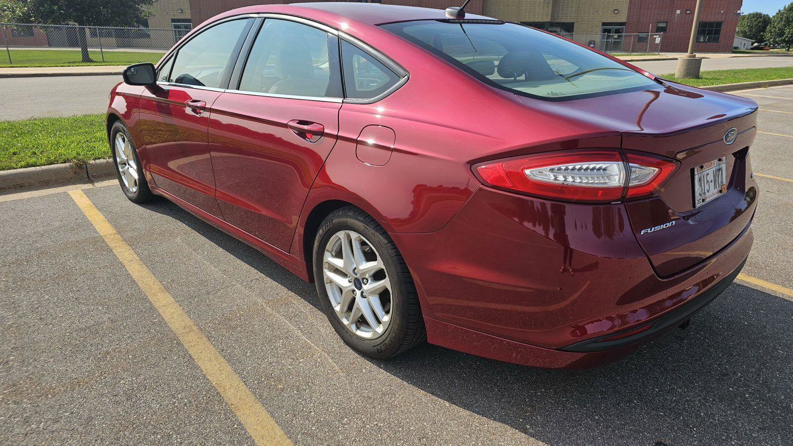Used 2013 Ford Fusion SE FWD image 7