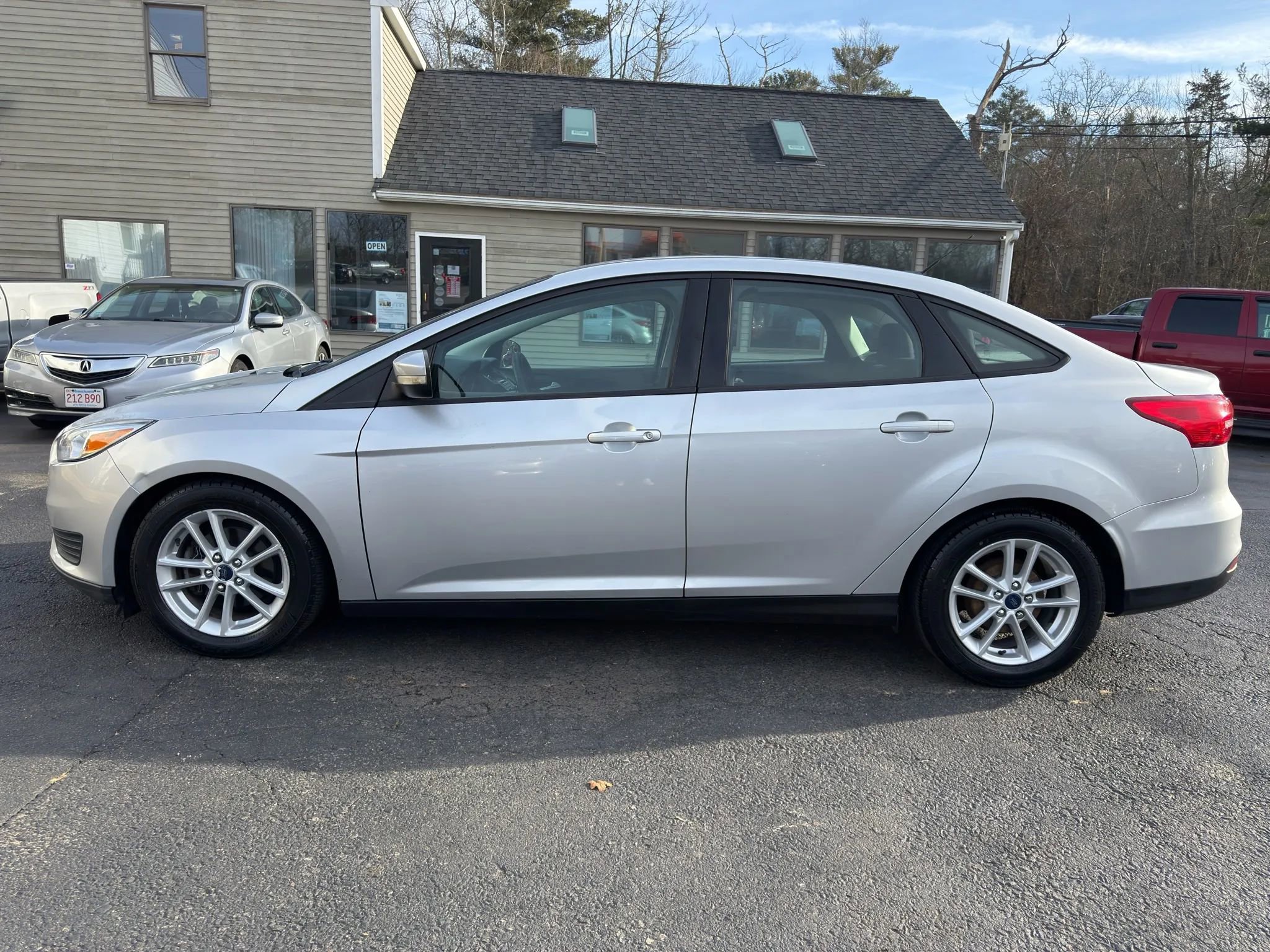 Used 2017 Ford Focus SE image 4