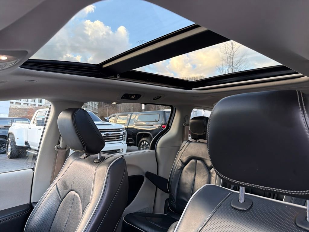 Used 2022 Chrysler Pacifica Limited image 25