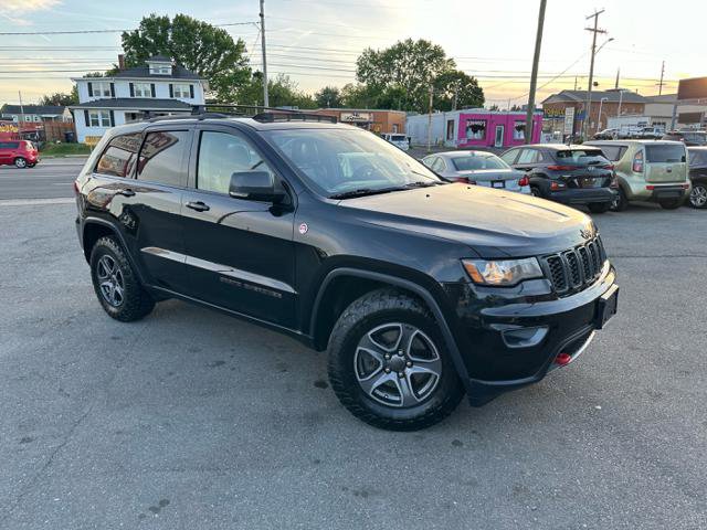 Used 2017 Jeep Grand Cherokee Trailhawk AWD/4WD image 2