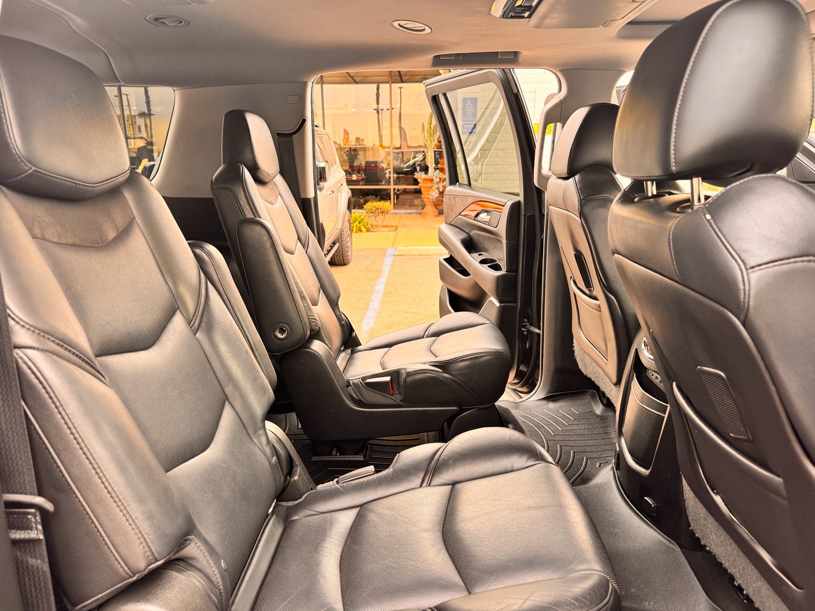 Used 2018 Cadillac Escalade ESV Luxury AWD/4WD image 12