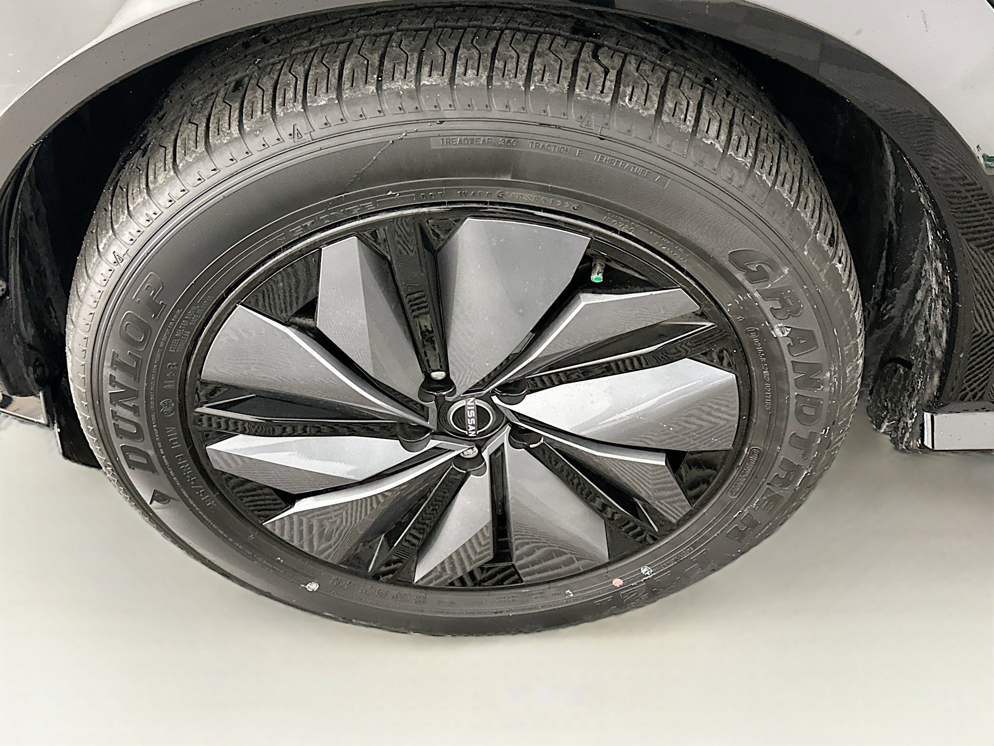 Used 2023 Nissan Ariya AWD image 11