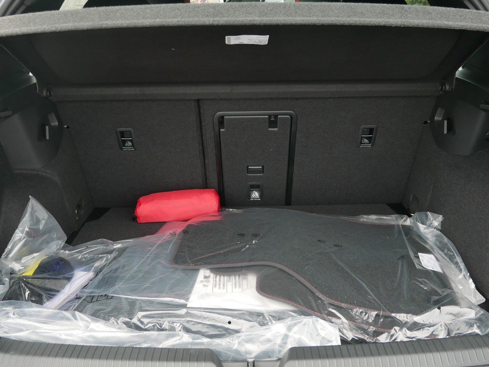 New 2025 Volkswagen GTI SE FWD image 6