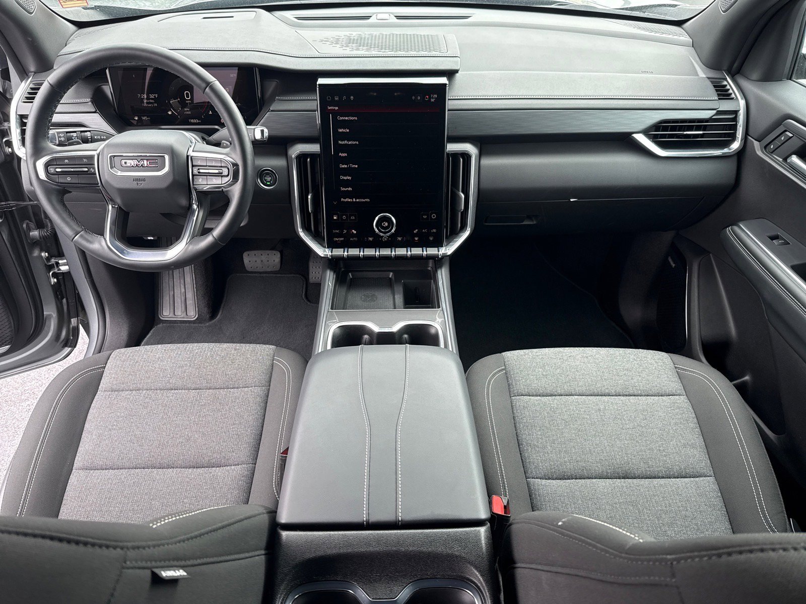 Used 2025 GMC Acadia Elevation image 12