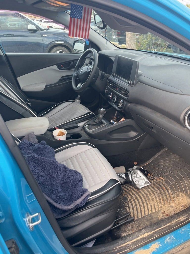 Used 2023 Hyundai Kona SEL w/ Winter Weather Package image 5