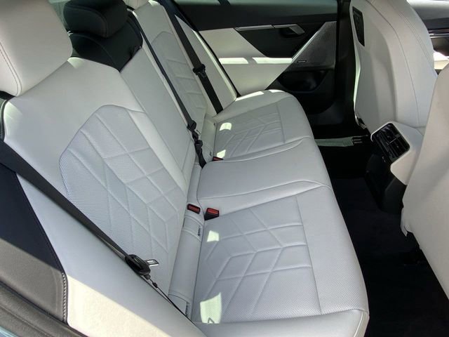 Used 2025 BMW i5 eDrive40i w/ Premium Package image 13