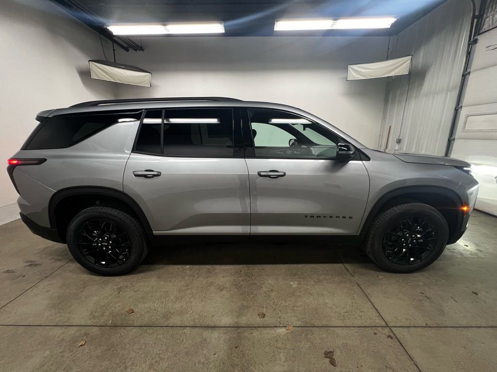New 2026 Chevrolet Traverse LT w/ Midnight/Sport Edition image 3