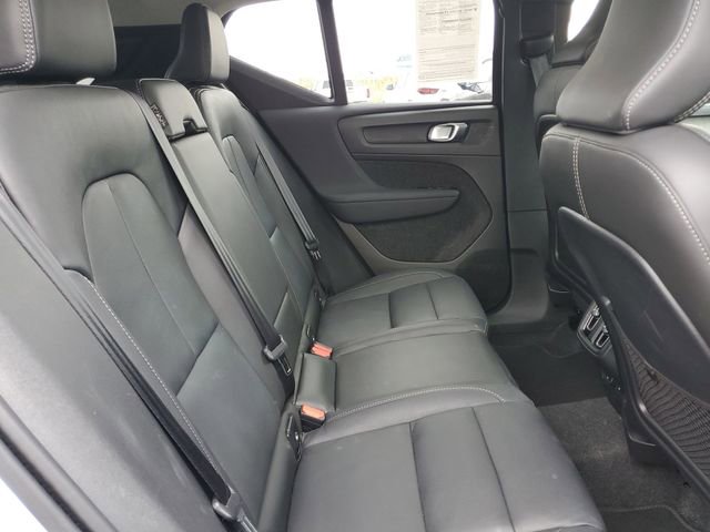 Used 2025 Volvo XC40 B5 Core image 26