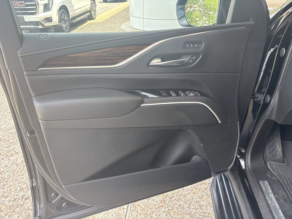 Certified 2021 Cadillac Escalade Premium Luxury w/ Performance Package AWD/4WD image 23