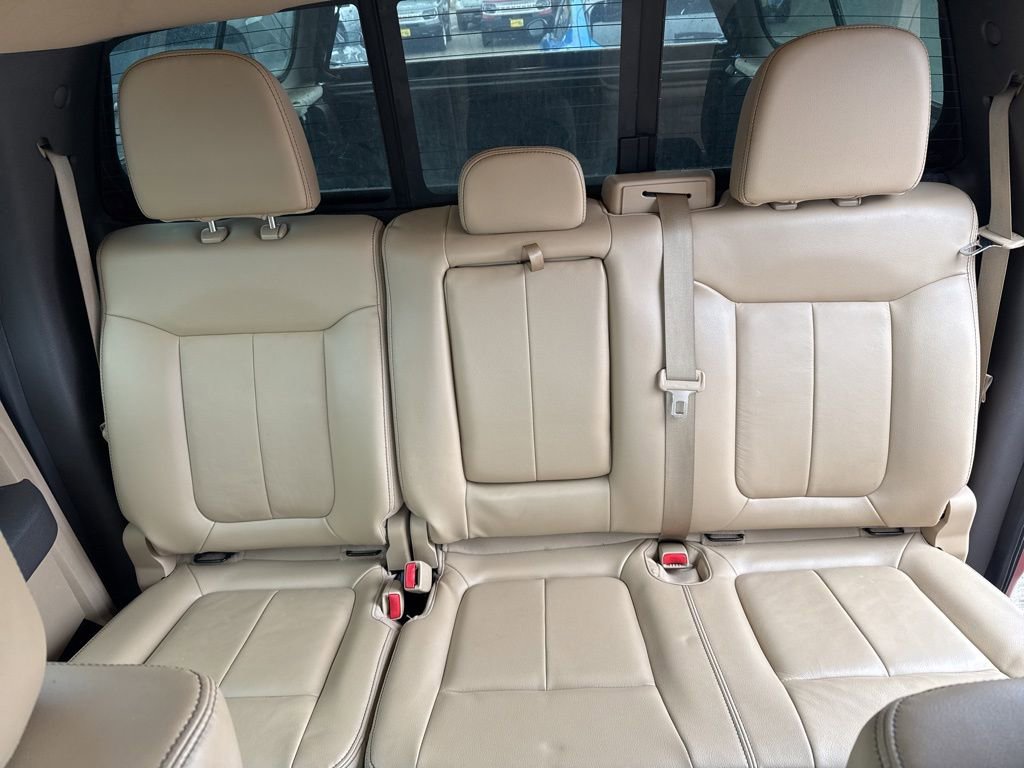 Used 2014 Ford F150 Lariat w/ Lariat Chrome Package image 10